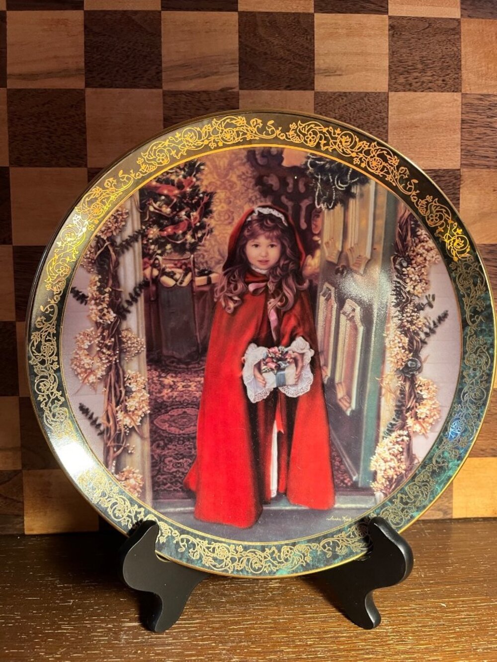 Wrapped with Love Sandra Kuck Victorian Christmas Decorative Plate A1046